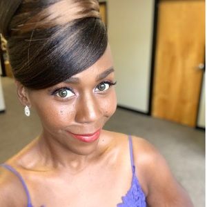 Meet your Posher, Ebony